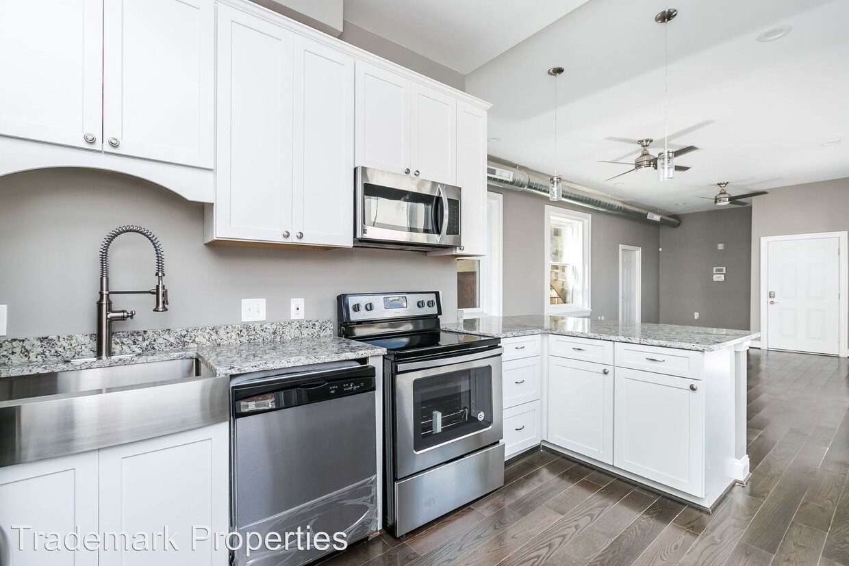 Primary Photo - 411 N Charles St