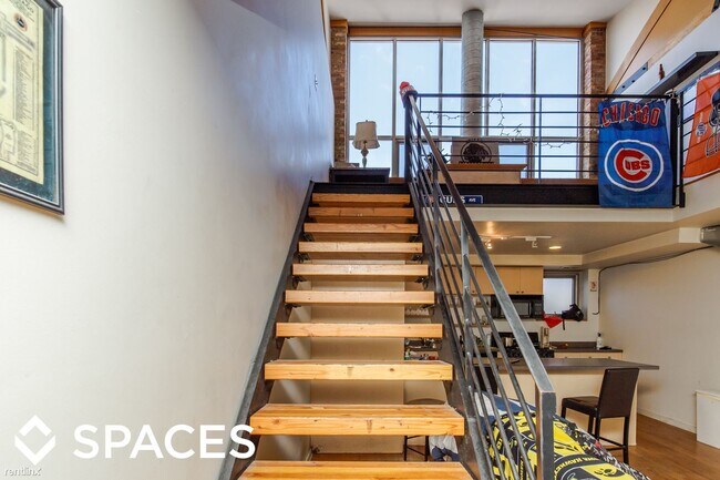 Building Photo - 3 br, 3 bath  - 933 W Irving Park Rd Apt B