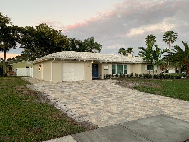 Building Photo - 1732 Indian Rocks Rd
