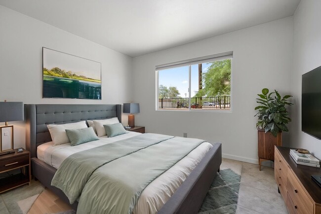 Building Photo - 1529 E Glenn St