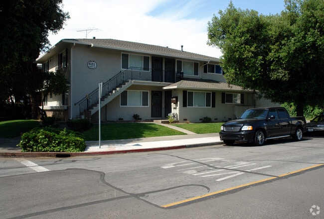 Building Photo - 621 Grand Fir Ave