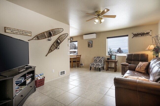 Foto del edificio - Fully furnished w/ internet and utilities included