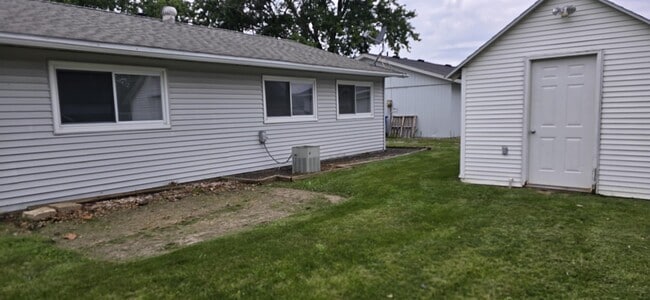 Building Photo - 4166 Camelot Dr
