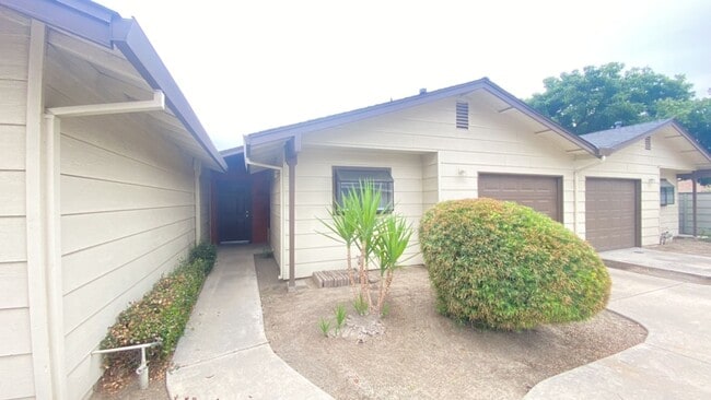 Building Photo - Turlock!