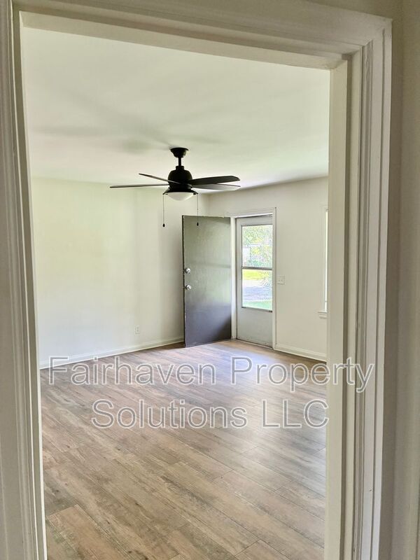 Building Photo - 109 Signal View St