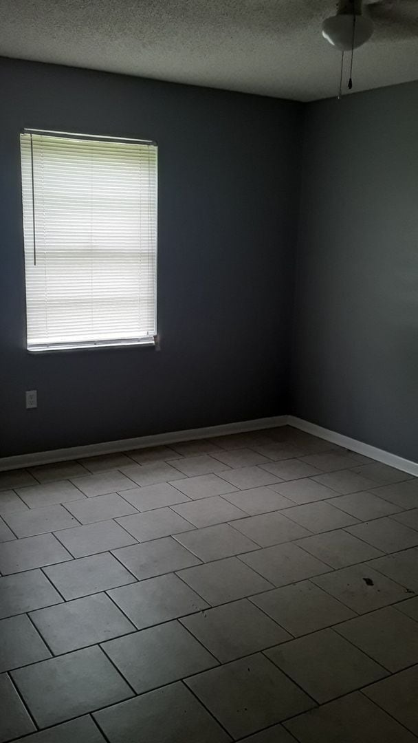 Building Photo - Three Bedroom Two Bath in the Combee Settl...