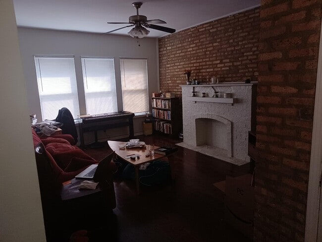 Building Photo - 6754 N Lakewood Ave