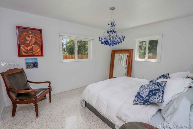 Foto del edificio - 1140 NE 155th St