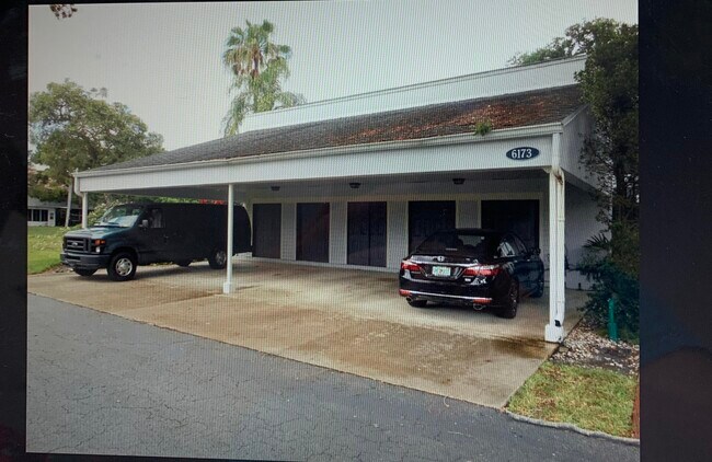 Foto del edificio - 6173 Old Court Rd