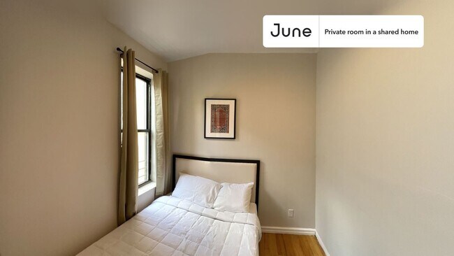 Foto del edificio - Private bedroom in 3 bed/1 bath Home