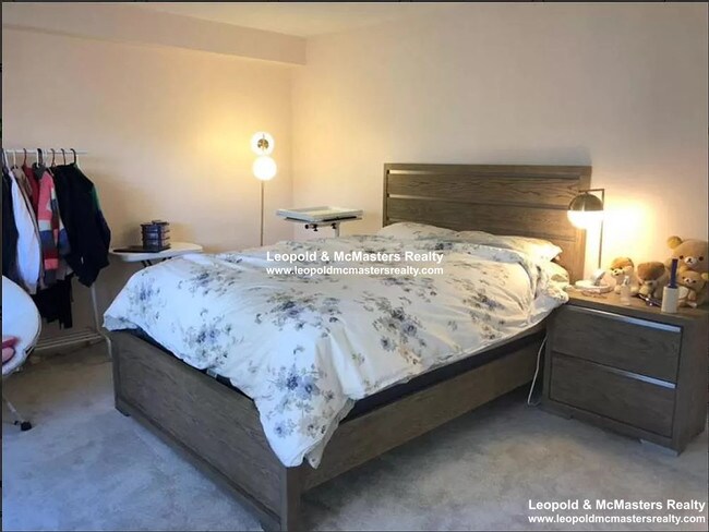 Foto del edificio - 2 Hawthorne Pl