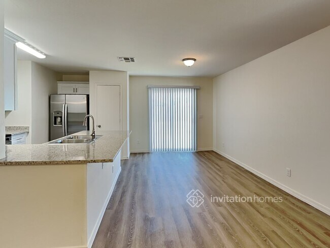 Building Photo - 7116 W Whyman Ave