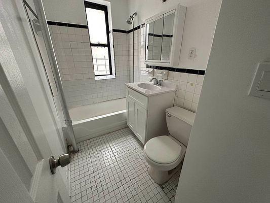 Foto del edificio - 2 bedroom in BRONX NY 10468