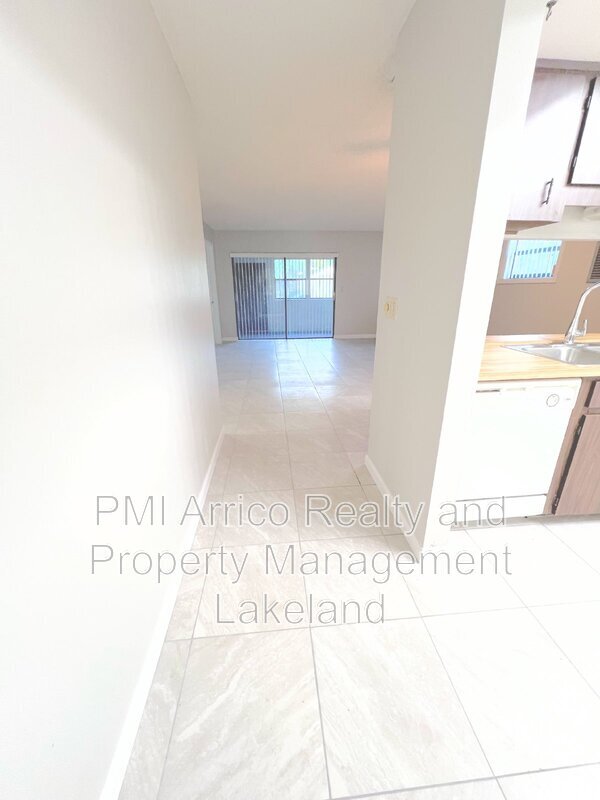 Foto del edificio - 265 Fleetwood Ave