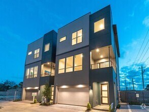 Building Photo - 3036 Charline