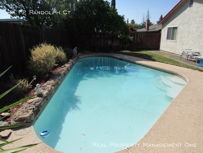 Foto del edificio - 2112 Randolph Ct