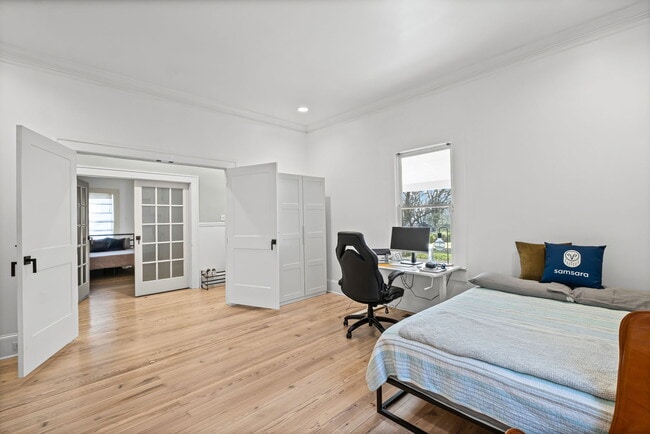 Building Photo - 805 Antone St NW