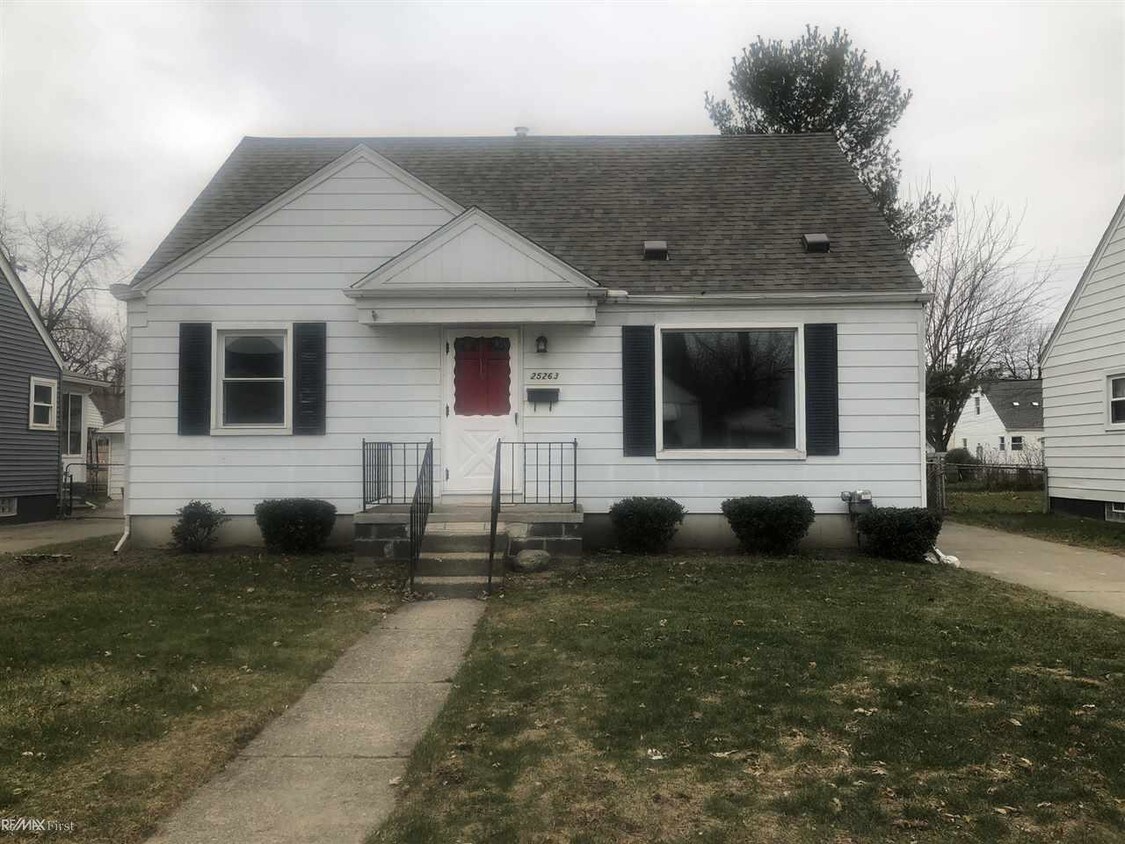 Primary Photo - 25263 Buick St