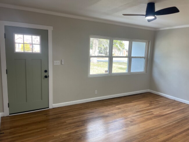 Building Photo - 111 Linden Dr