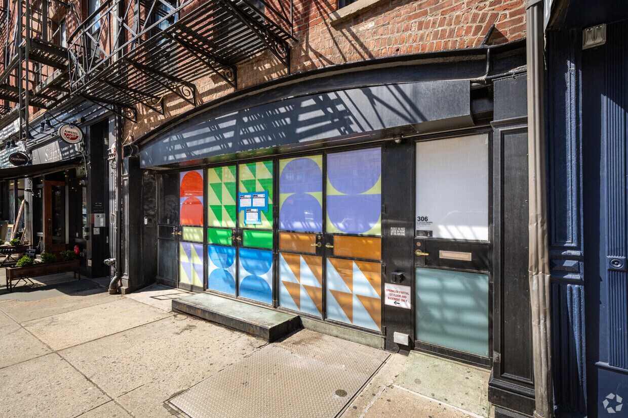 Entrance - 298 Elizabeth St