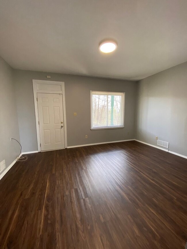Building Photo - NEWLY RENOVATED 2 BEDROOM HOME IN MARSHALL...