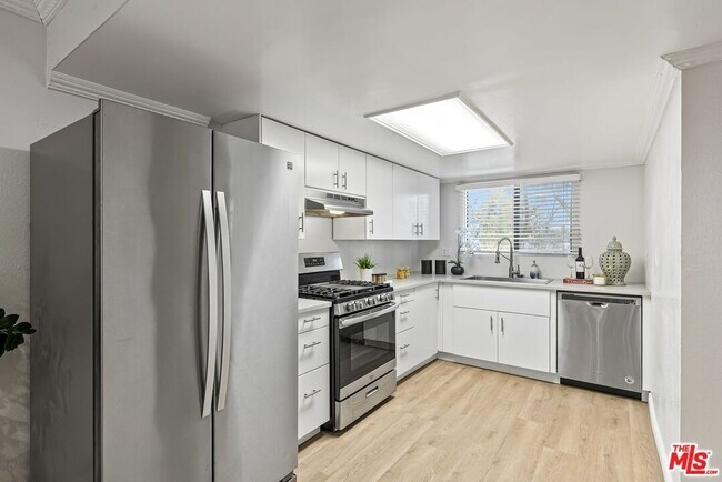 Foto del edificio - 620 W Hyde Park Blvd