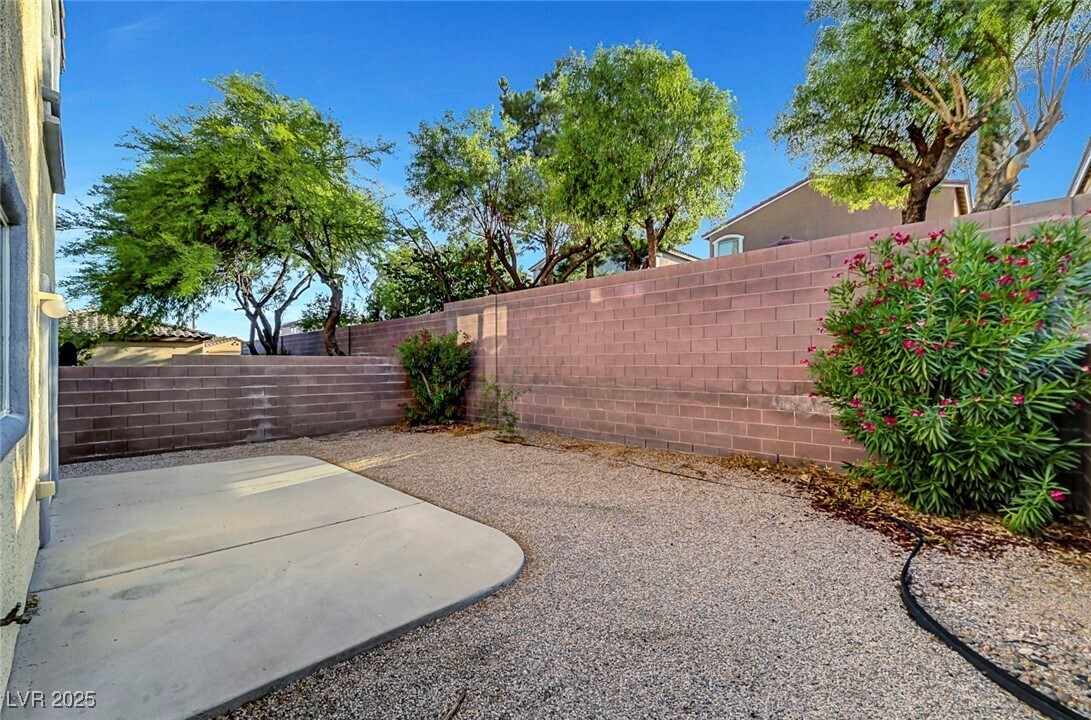 Foto del edificio - 2431 Lilac Cove St