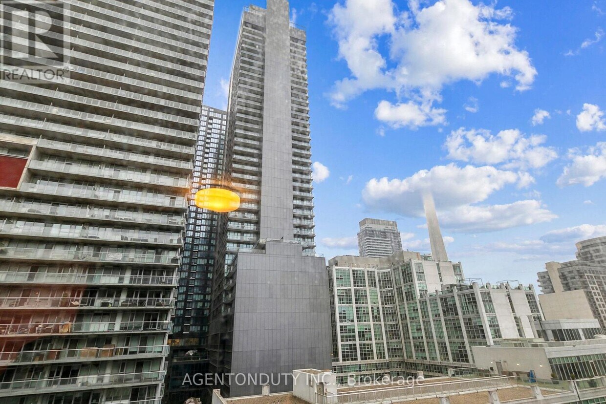 Primary Photo - 393-393 King St W