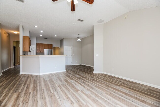 Building Photo - 1747 Northglen Cir