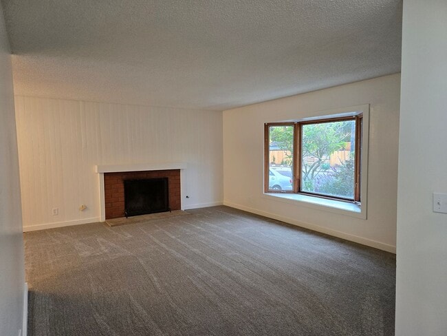 Foto del edificio - Single level 3 bed, 2 bath home centrally ...