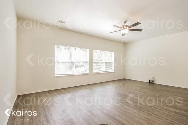 Foto del edificio - 1634 S Razorback Rd