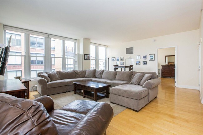 Foto del edificio - 1125 Maxwell Ln