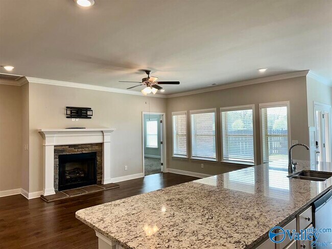 Foto del edificio - 2618 W Creek Dr