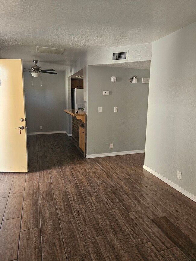 Foto del edificio - Unfurnished Long Term Condo