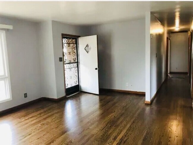 Foto del edificio - Fenced yard!