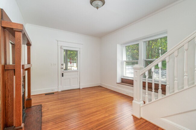 Building Photo - Inviting 1912 Dutch Colonial Home in the H...