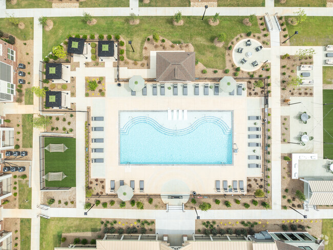 Piscina - Alta Harris Farms