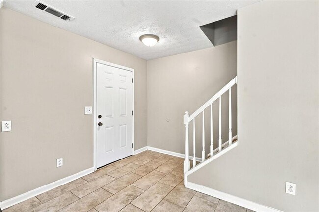 Foto del edificio - 5557 Clover Rise Ln