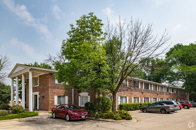 Building Photo - Colonial Apartments