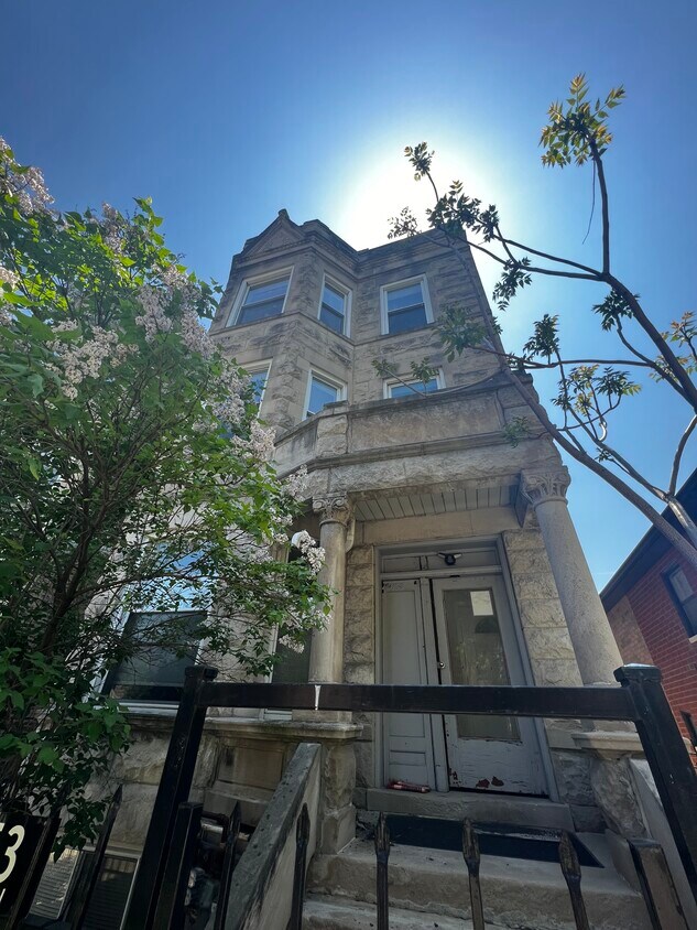 Primary Photo - 2653 W Evergreen Ave