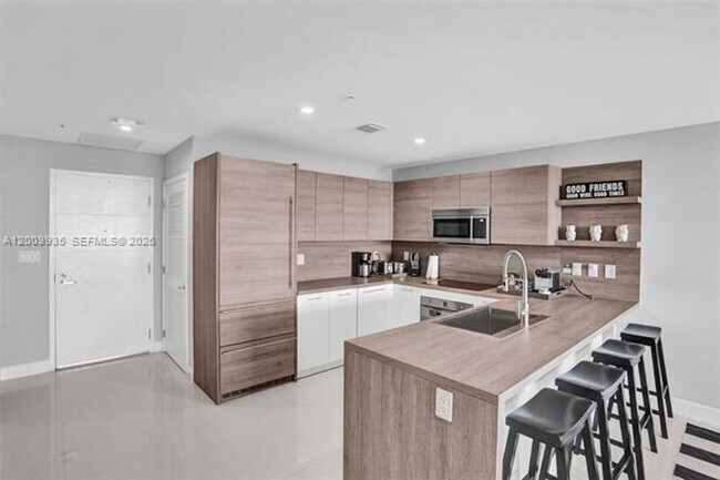 Foto del edificio - 400 Sunny Isles Blvd
