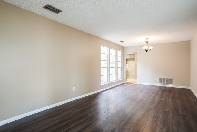 Foto del edificio - 1413 Dolphin St