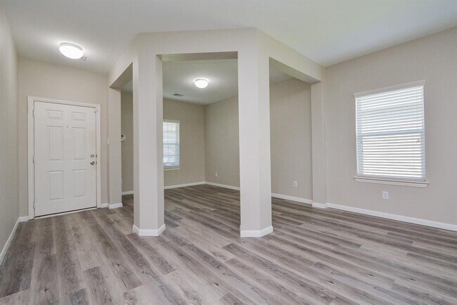 Building Photo - 6718 Wide Creek Dr