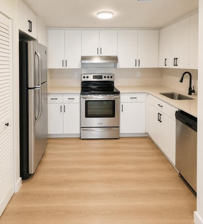 Photo - 7832 Collins Ave, unit 404 Apartment
