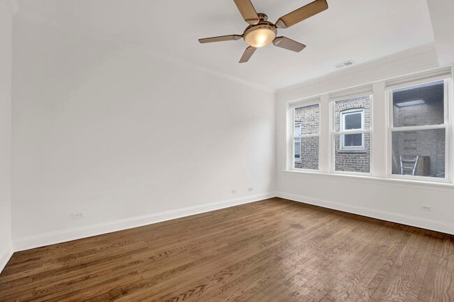 Building Photo - 2234 W Roscoe St