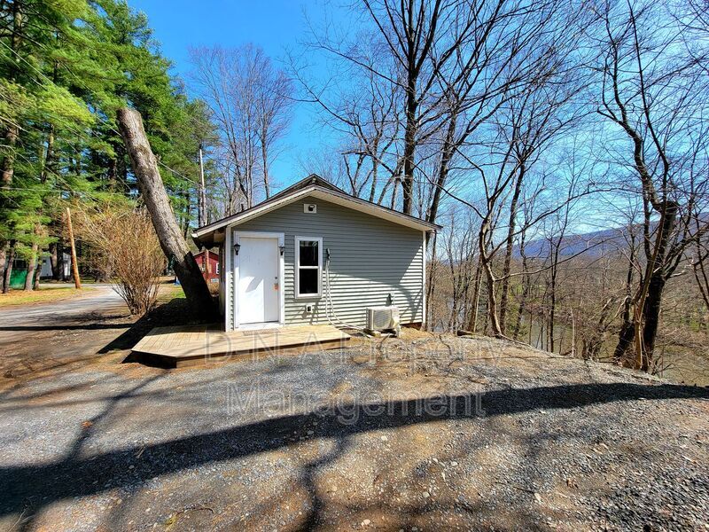 Primary Photo - 264 Acres Rd