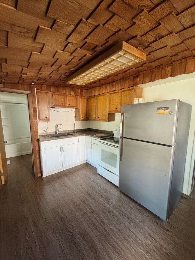 Building Photo - 3 BEDROOM RENTAL, 2026-2027 SCHOOL YEAR
