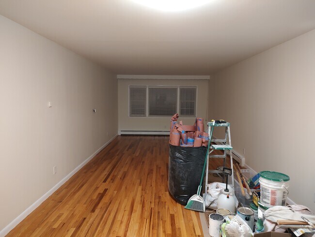 Building Photo - 220 Midland Ave