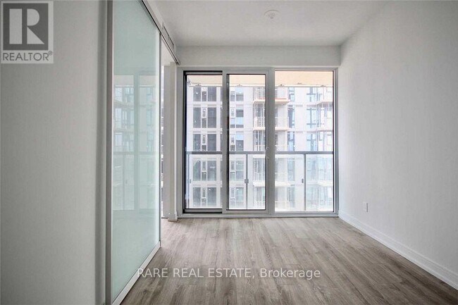 Photo du bâtiment - 28 Wellesley St E