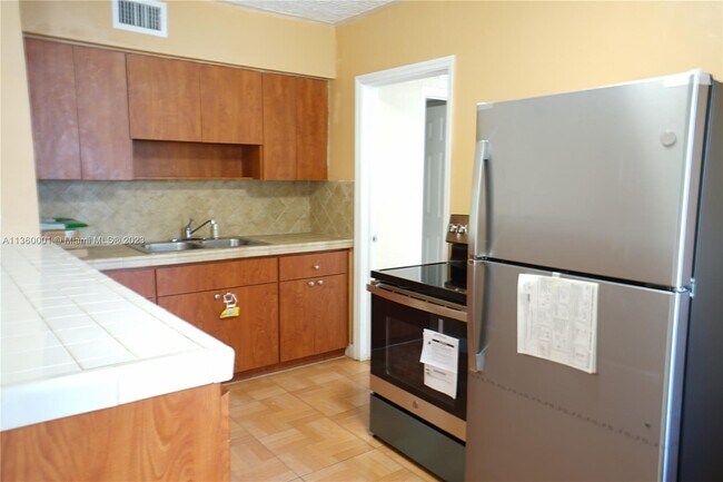 Foto del edificio - 1500 NE 109th St